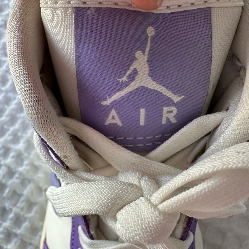 Air Jordan 1 Mid Purple Venom Women size 7.5 - Picture 11 of 11